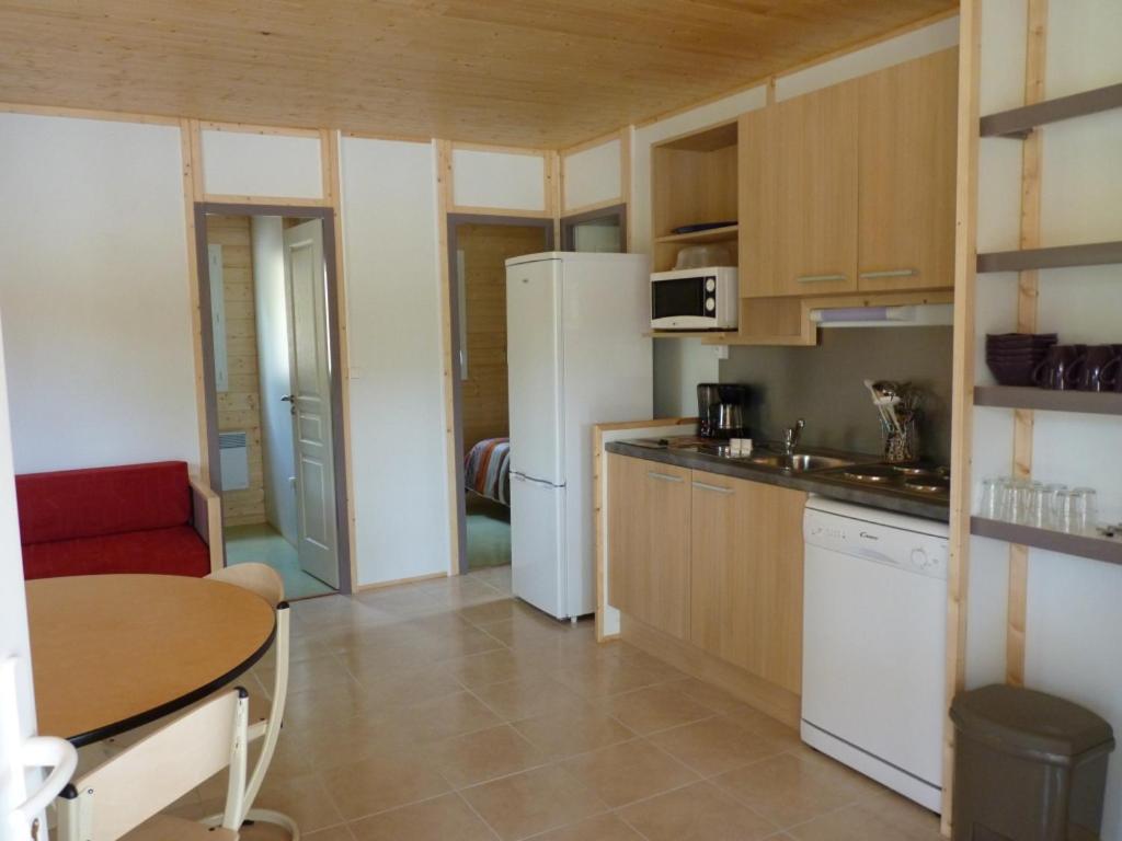 Rev'ôthijol Vacances Saint Alban Auriolles Habitación foto